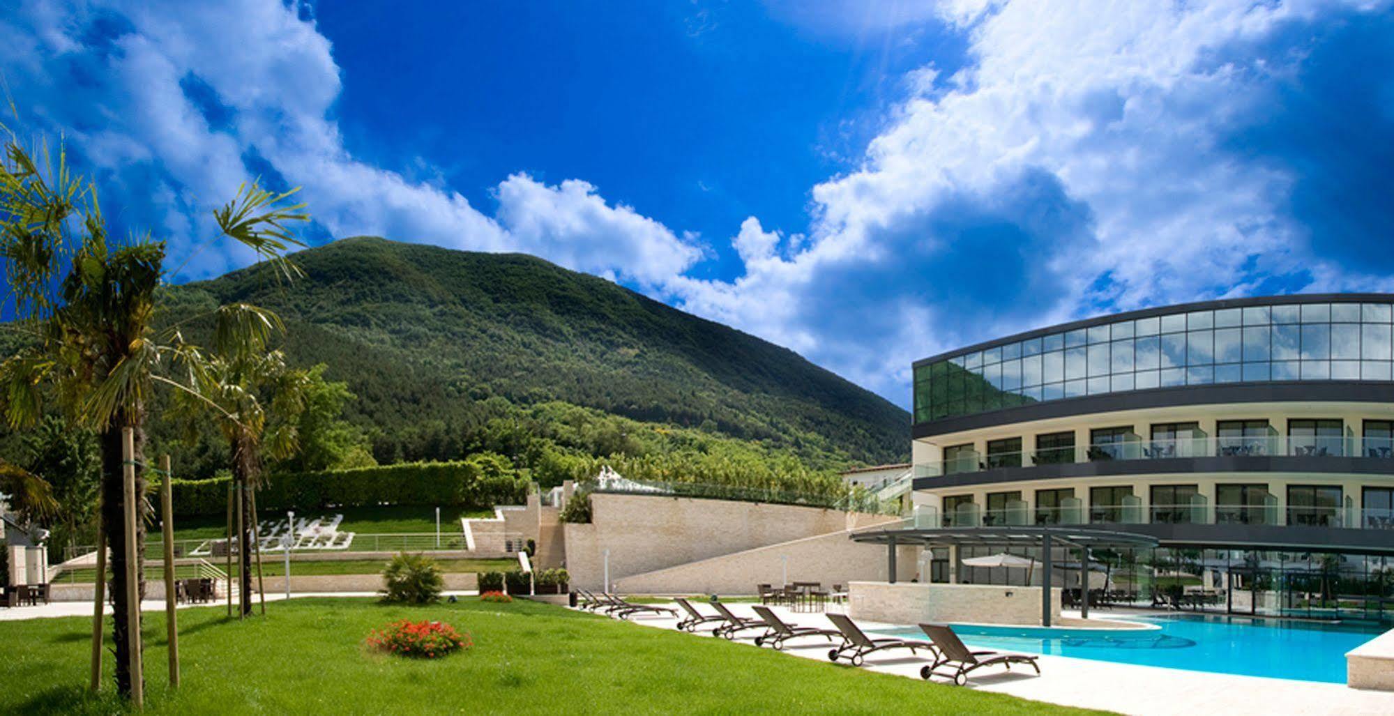 Fonte Del Benessere Resort Castelpetroso Extérieur photo